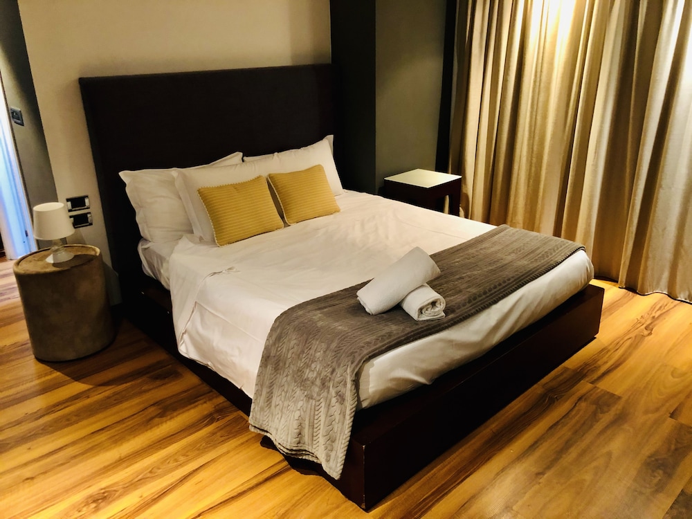 Aston Hotel 14/42