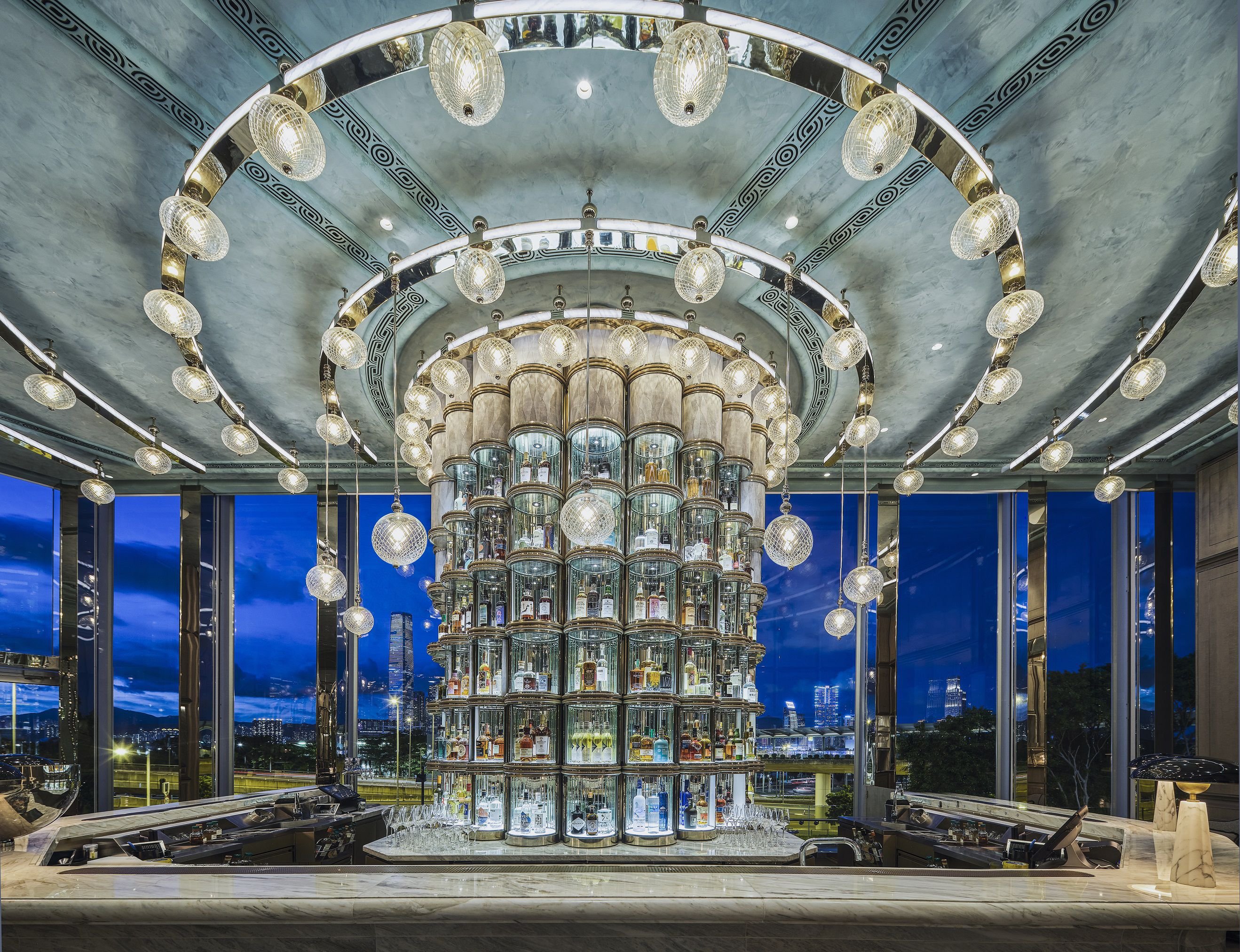 Four Seasons Hotel Hong Kong 69/76