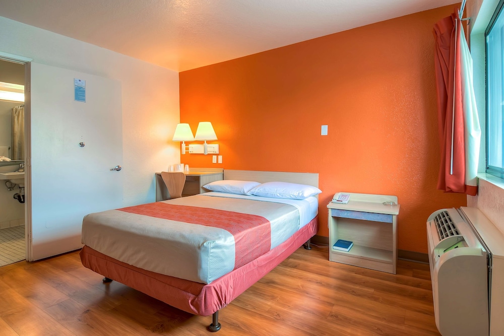 Motel6 El Monte, CA - Los Angeles 23/59