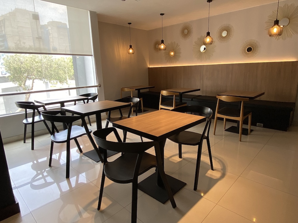 Habitat Hotel 33/39