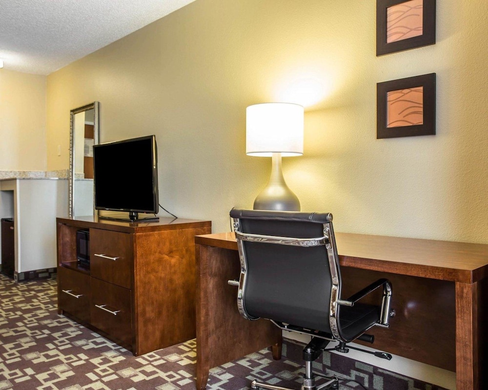 Comfort Inn & Suites Walterboro I-95 54/63