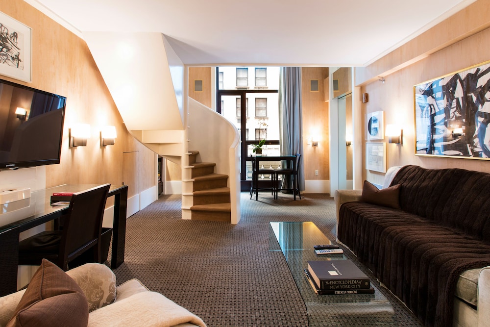City Club Hotel 25/33