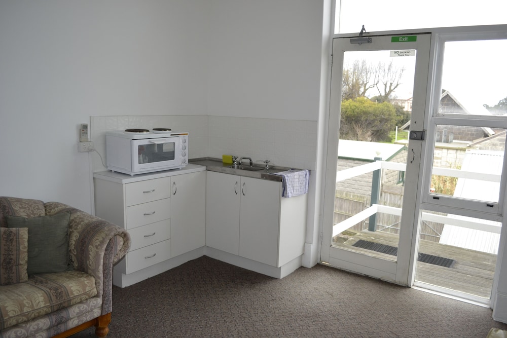 PORTLAND HOLIDAY VILLAGE 24/50