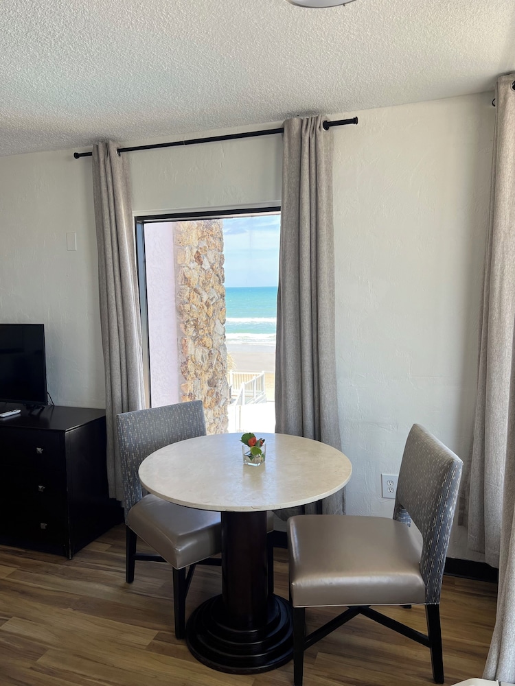 Flamingo Inn 31/50