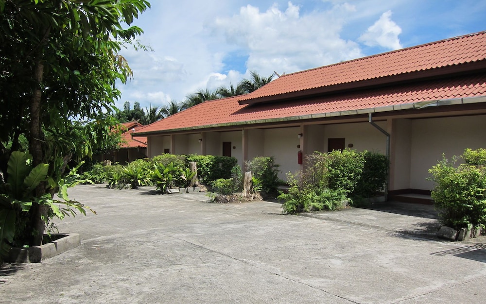 Oasis Resort 3/21