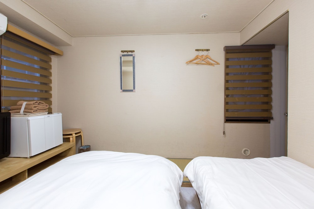 Hotel Empire in Shinjuku 8/28