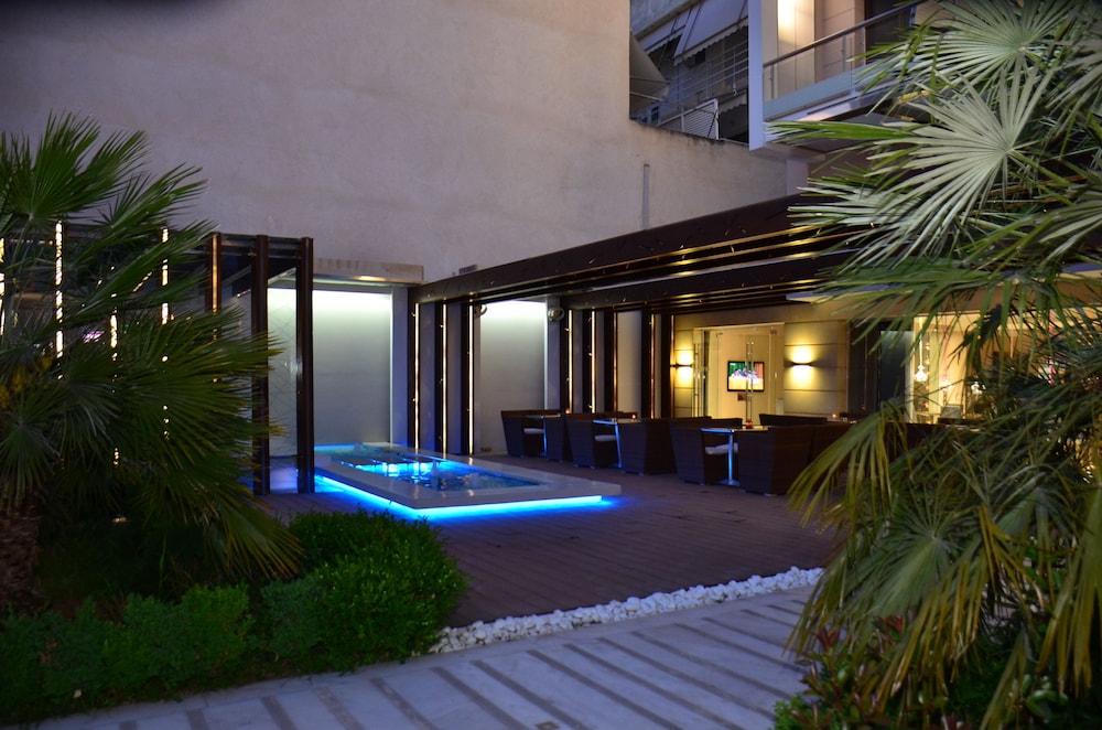 Deves Hotel 35/36