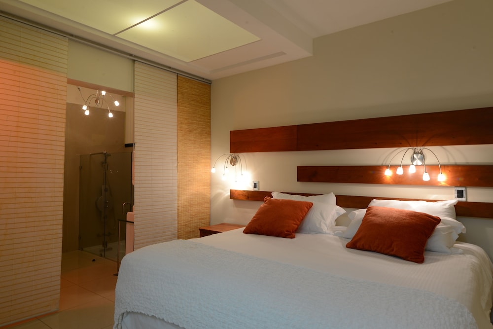 Contempo Hotel 11/49