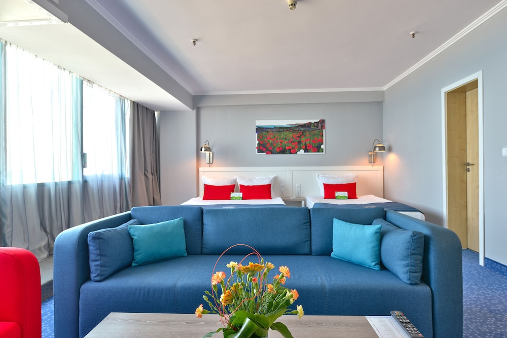International Hotel Casino Tower Suites 30/50