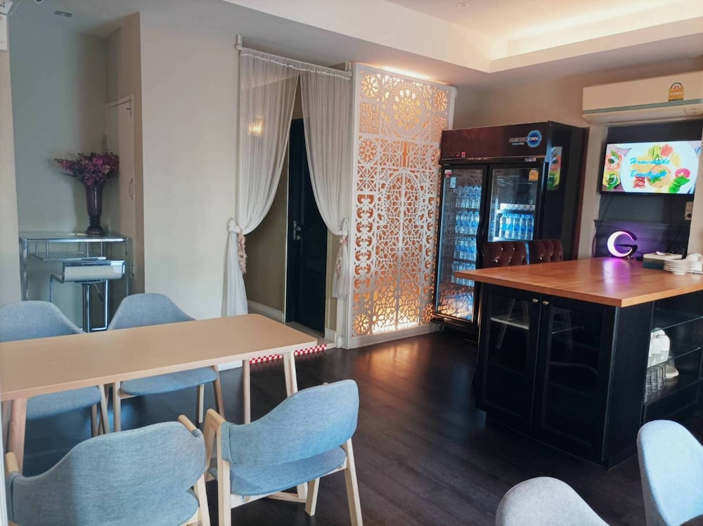 The Star Of Sathorn 44/50