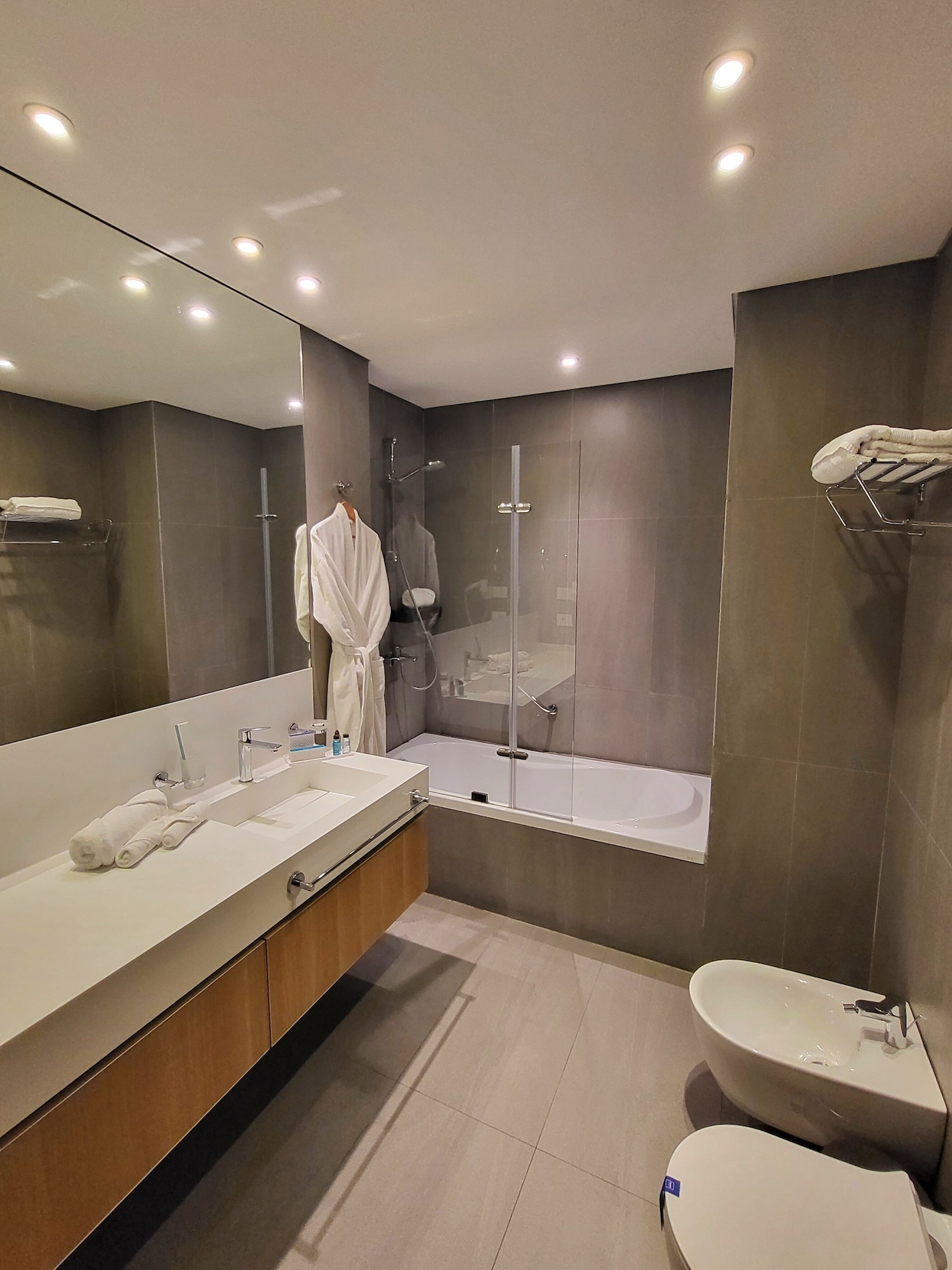 Junior Suite, Deluxe, King Bed, with Pool، Monot Suites Beirut 2/4