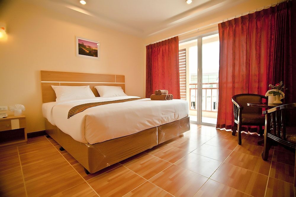 DELUXE, BALCONY
