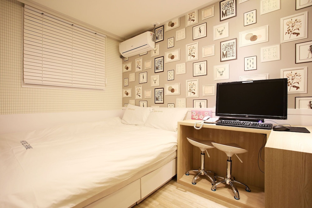 Shine Hotel 42/49