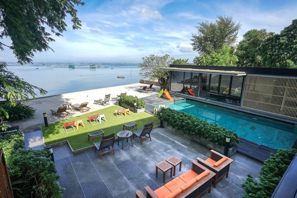 Balcony Seaside Sriracha Hotel Serviced Apartments 33/34