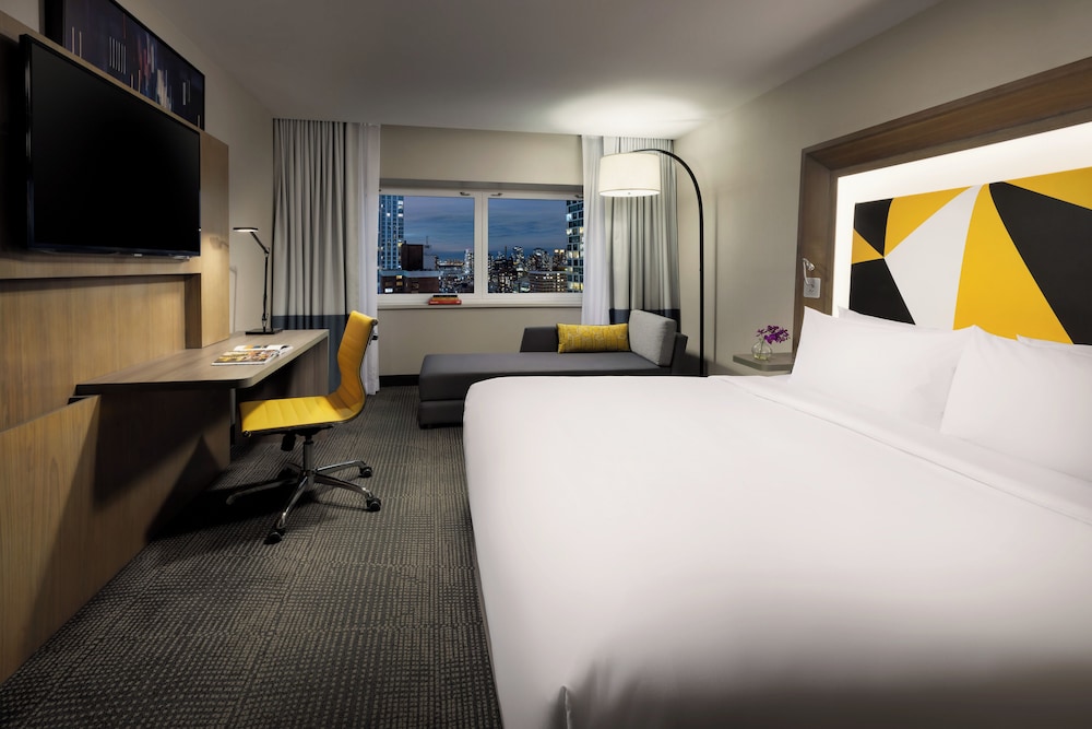 SOCIAL, 2 DOUBLE BEDS, CITY VIEW