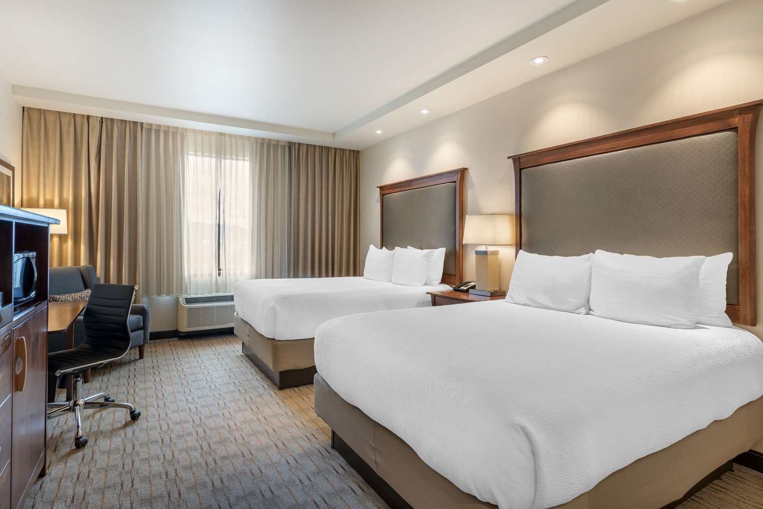 Suite, 2 Queen Beds, Garden View