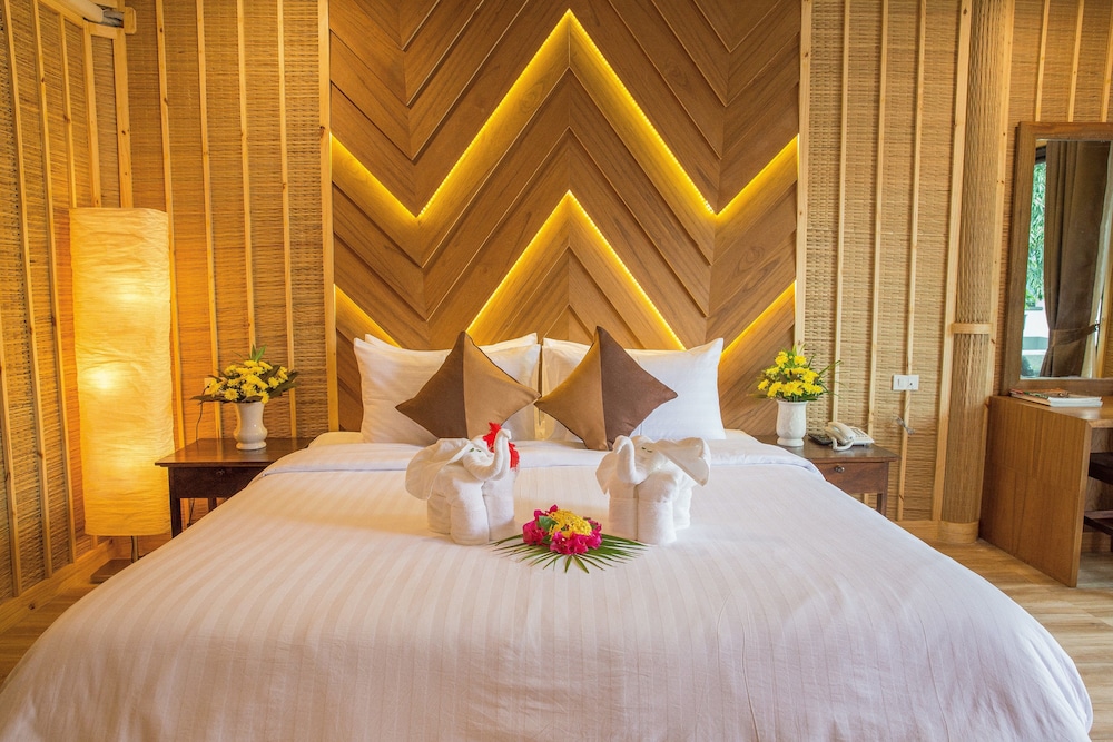 Adarin Beach Resort (ex New Lapaz Villa) 10/65