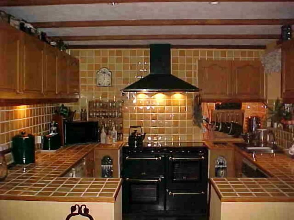 Brambles B&amp;B 2/49