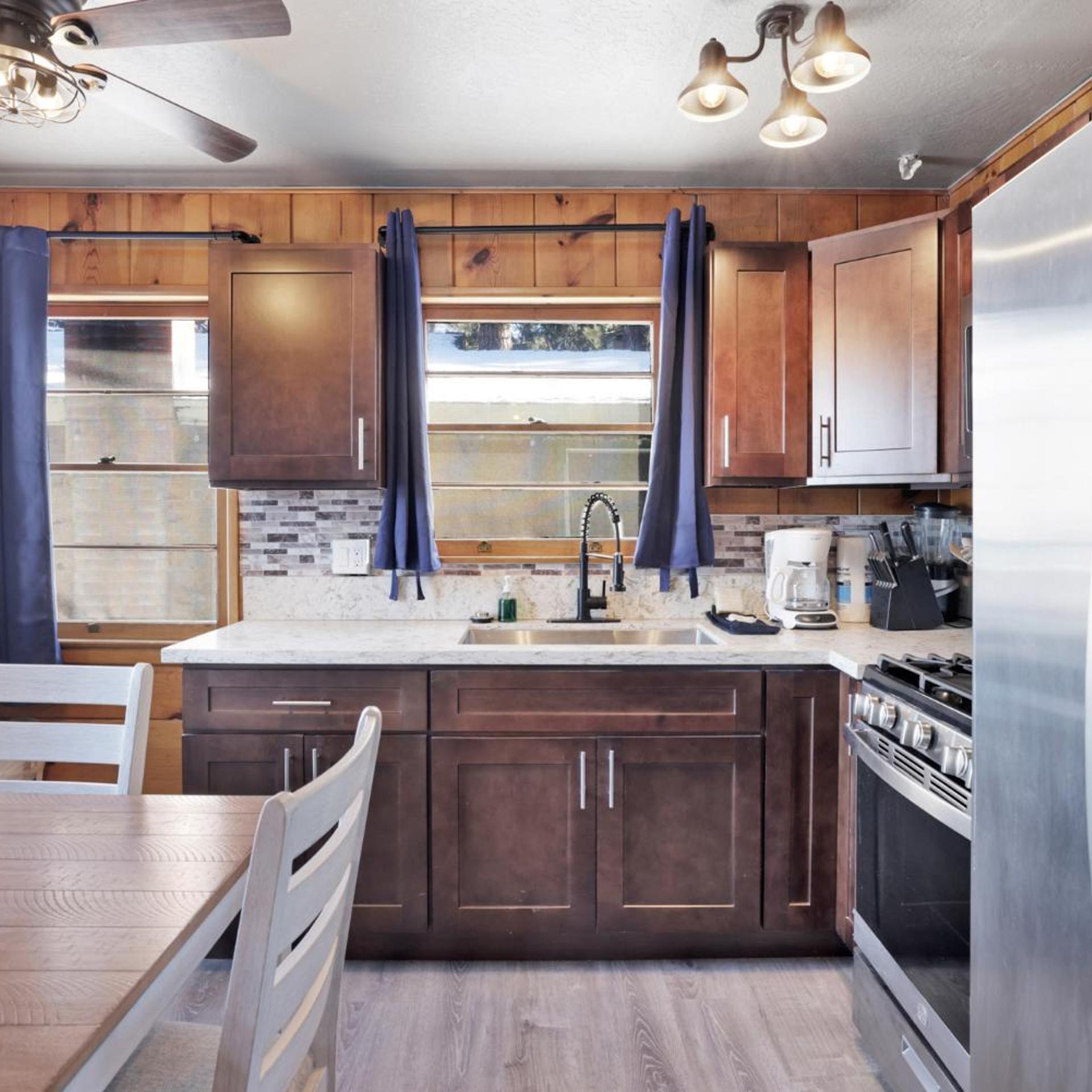 Lakeside Family Cabin by Big Bear Vacations 4/30