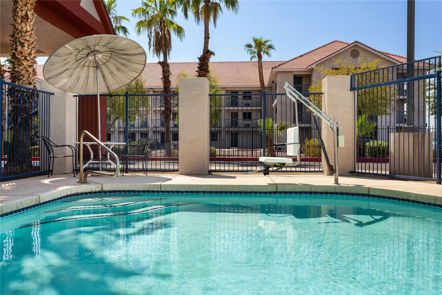 Days Inn by Wyndham Phoenix West 6/14