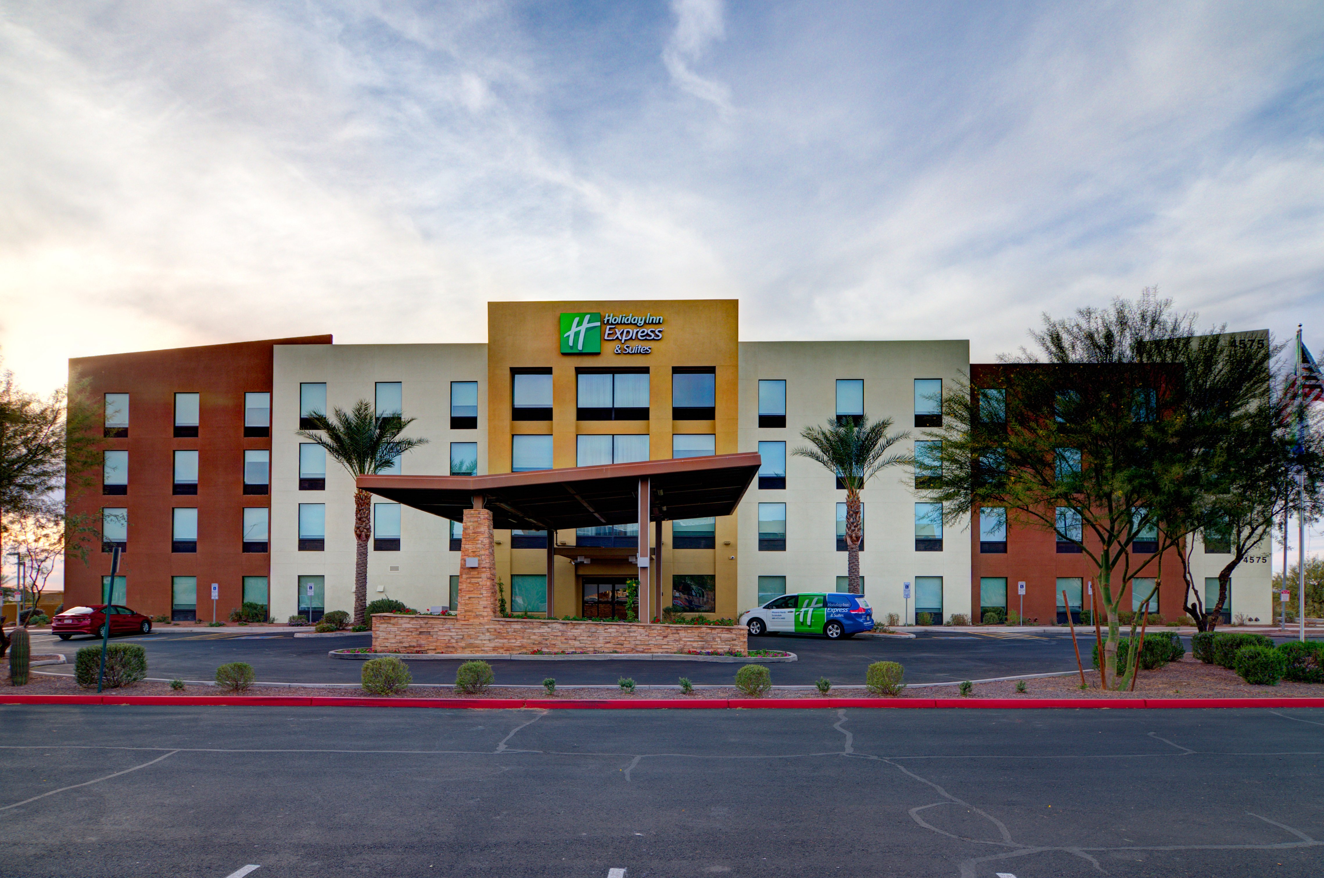 Holiday Inn Express Hotel & Suites Phoenix North Scottsdale 6/58