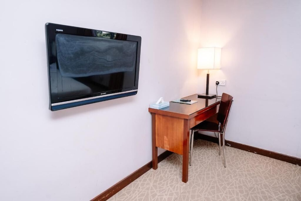Jewels Hotel 11/46
