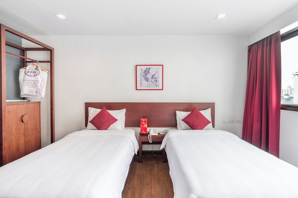 Ruamchitt Plaza Hotel 13/59