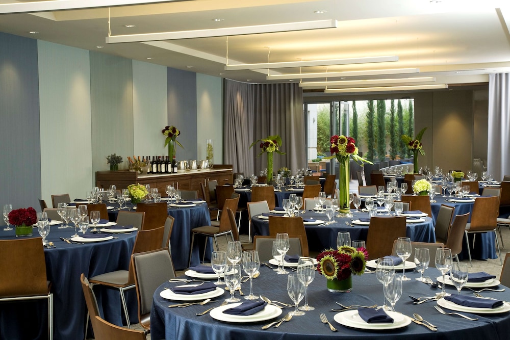 Hyatt Centric the Pike Long Beach 42/59