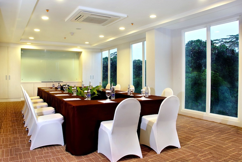 Aston Bogor Hotel & Resort 76/90