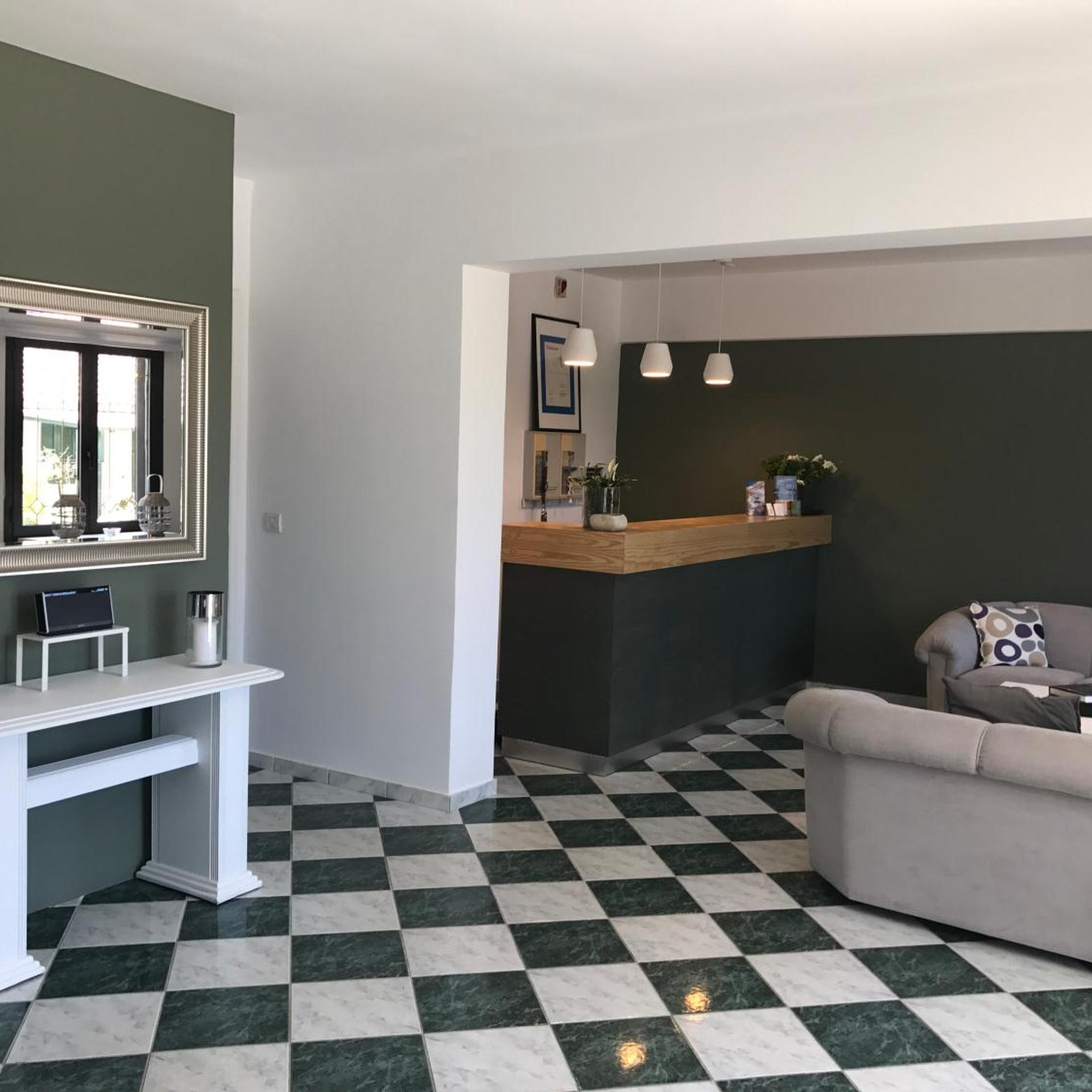 Natalies Hotel and Apartments 7/54