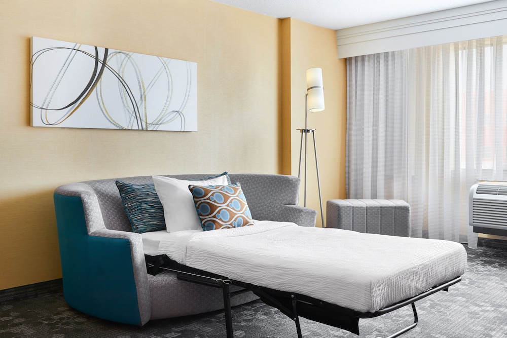 ROOM, KING BED, SOFA, ACCESSIBLE