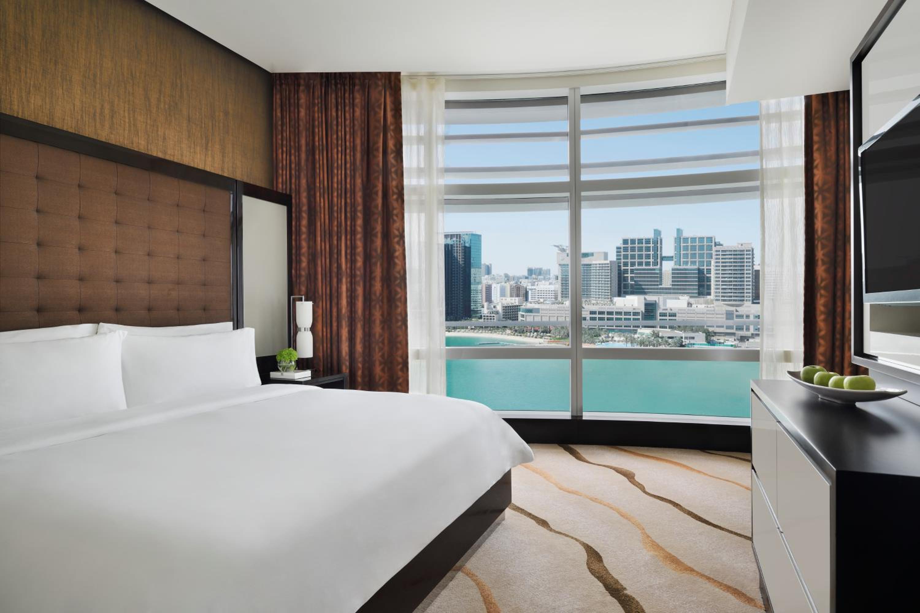 Manor, Rosewood, Club, Suite, King Bed, Panoramic View