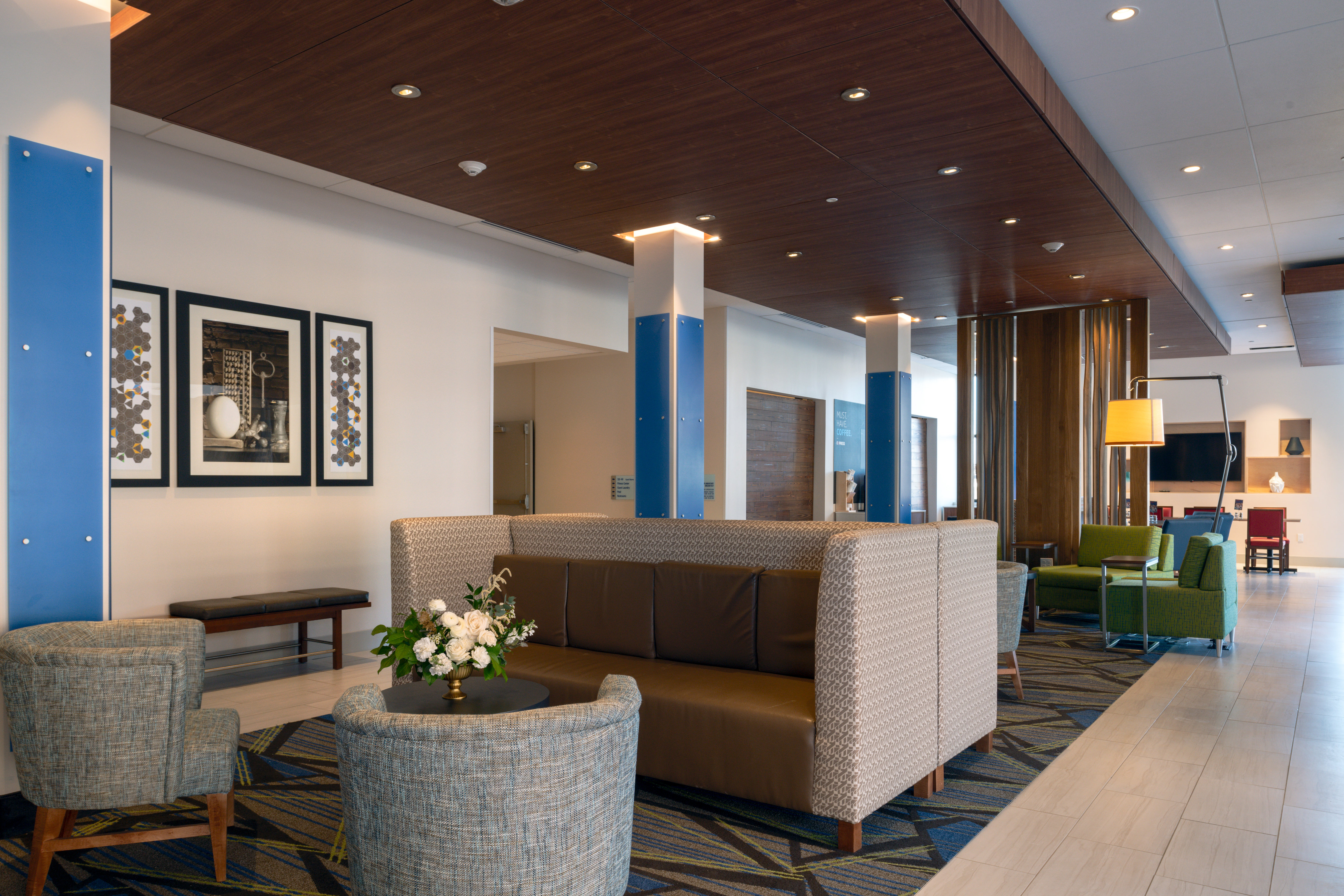 Holiday Inn Express Suites Tulsa Downtown Arts District 26/40