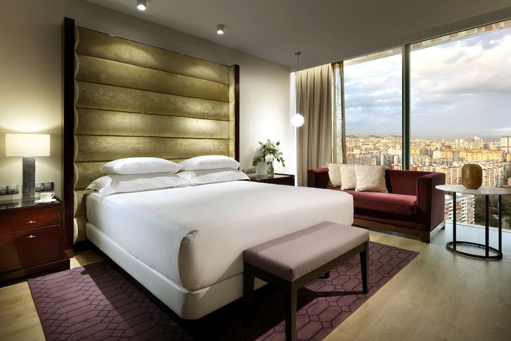 Deluxe, King Bed, City View