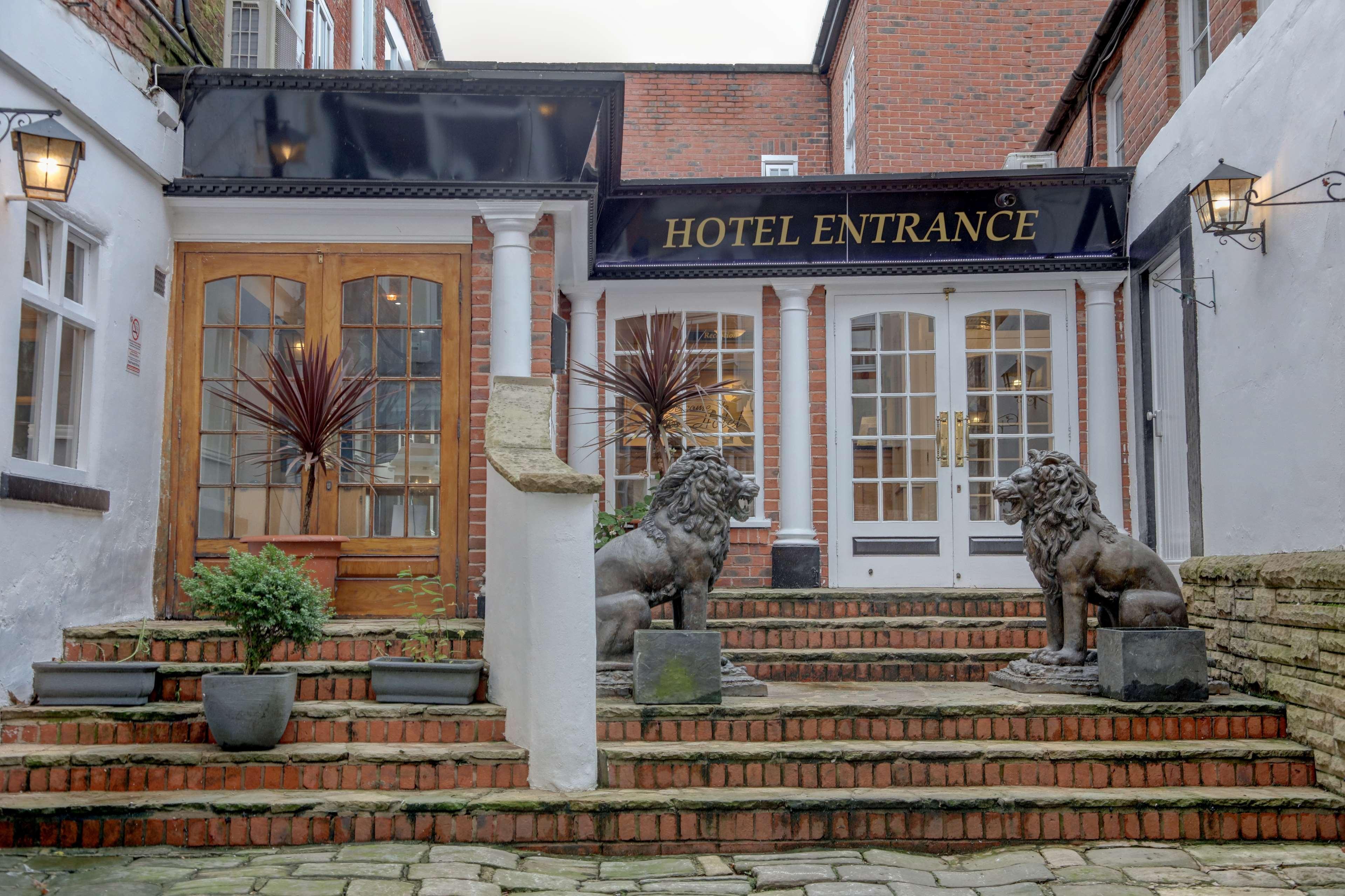 The Lion Hotel 3/45