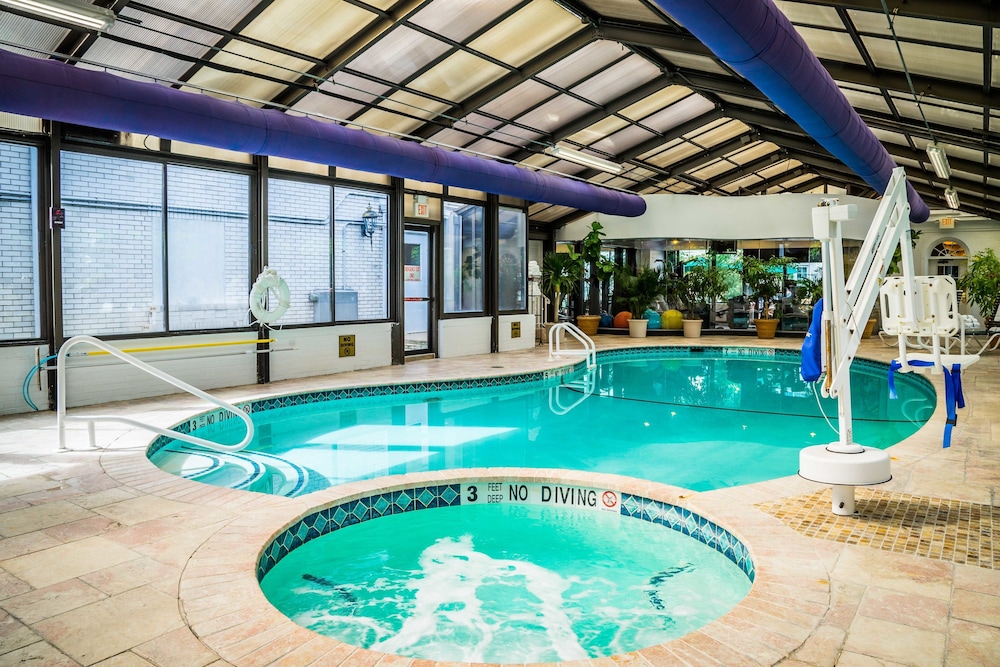 Madison Hotel 23/53