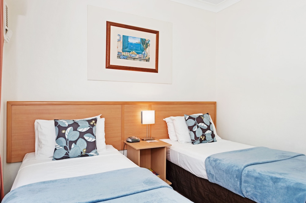 Cairns Queens Court 7/36