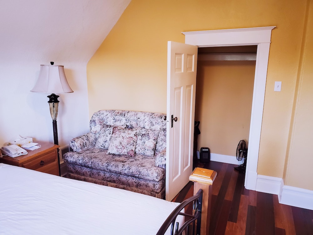 استوديو بسرير كوين، James Bay Inn Hotel Suites Cottage 3/4