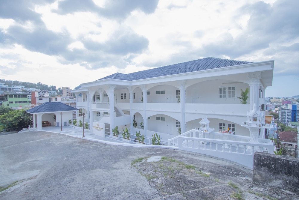RoomQuest the Peak Patong Hill 6/52
