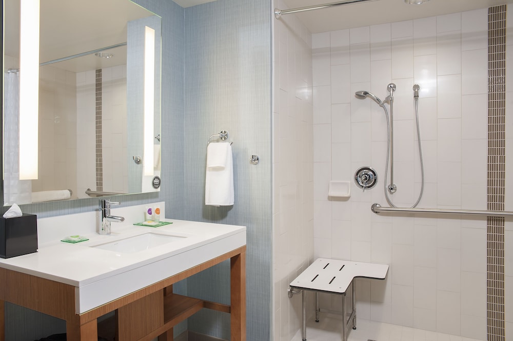 Hyatt Place Champaign-Urbana 56/58