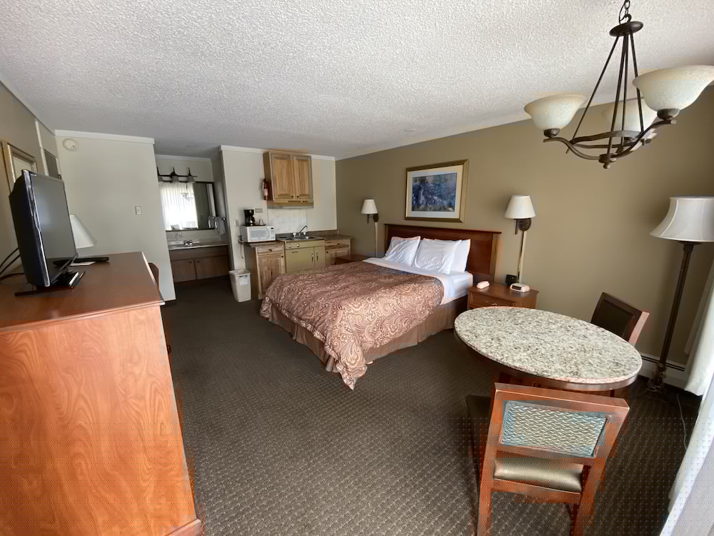 Snowshoe Motel 35/72