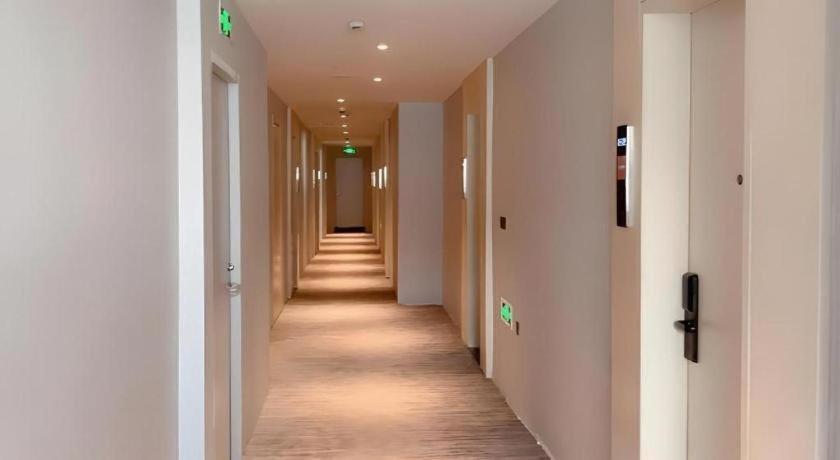 GYA Shanghai Long Distance Passenger Terminal Hotel 28/49