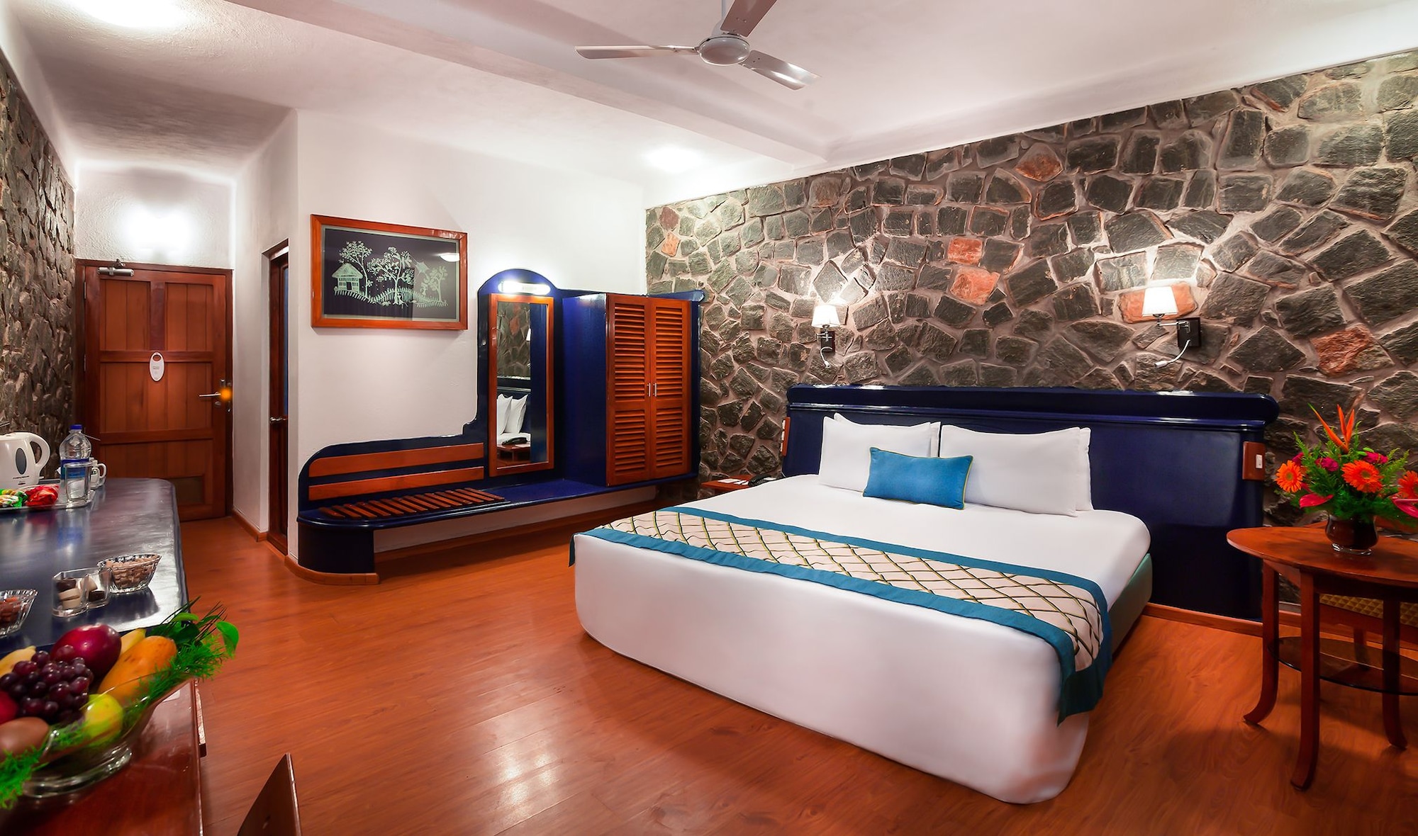 Room, King Bed, Valley View