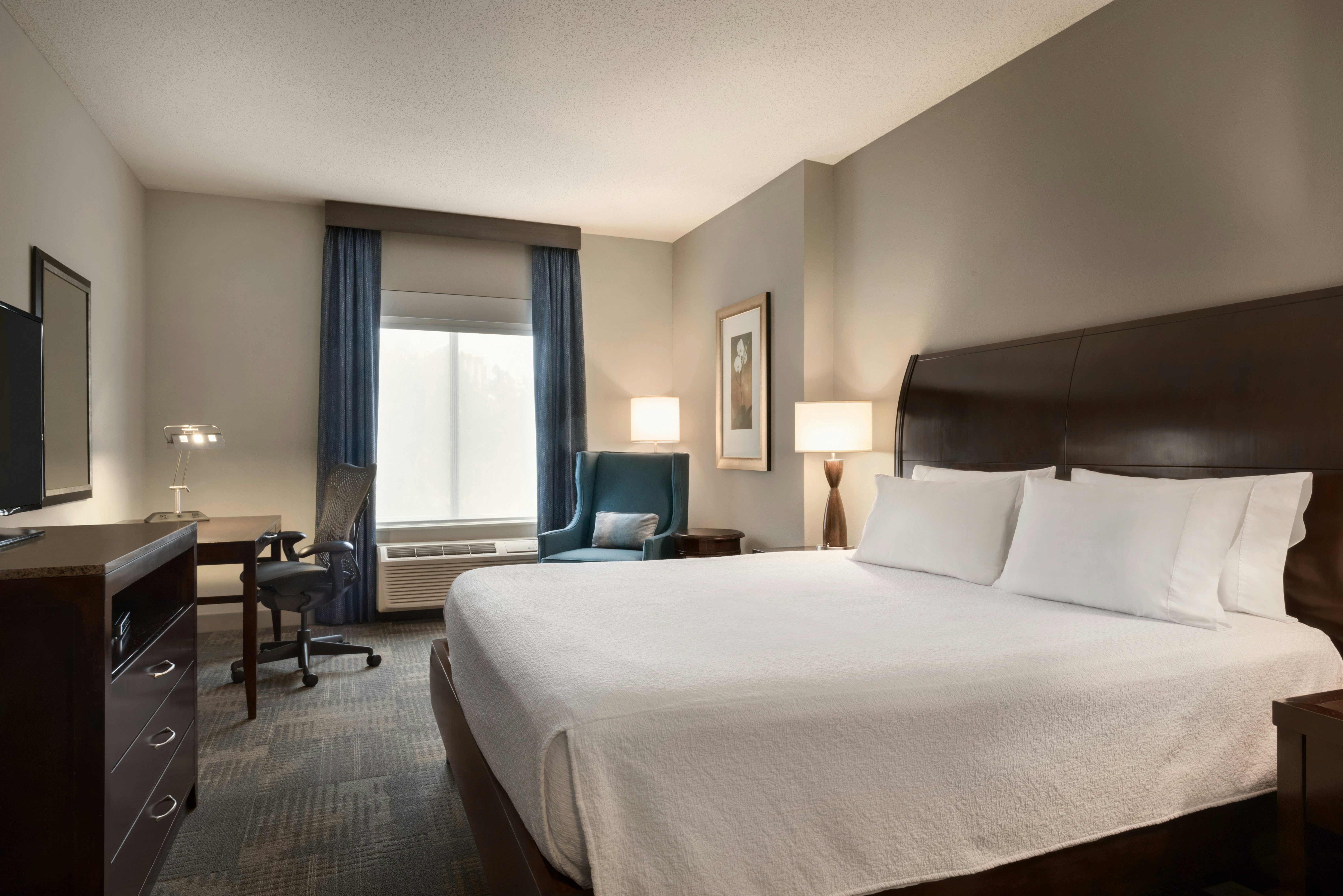 ROOM, KING BED