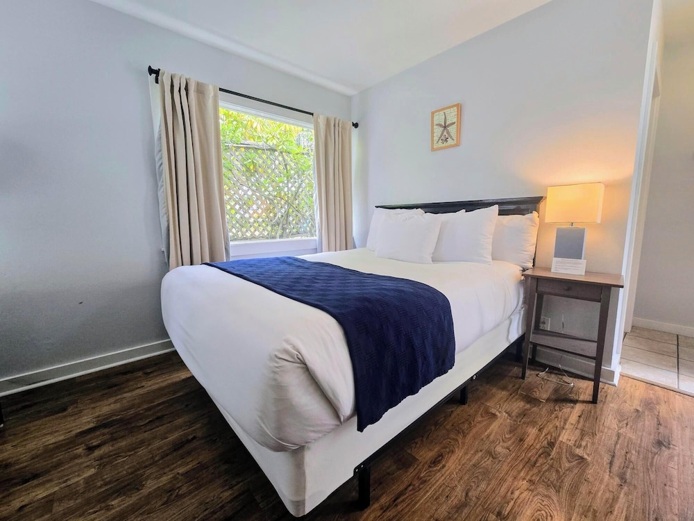 Tower, Water, Cottage, Queen Bed