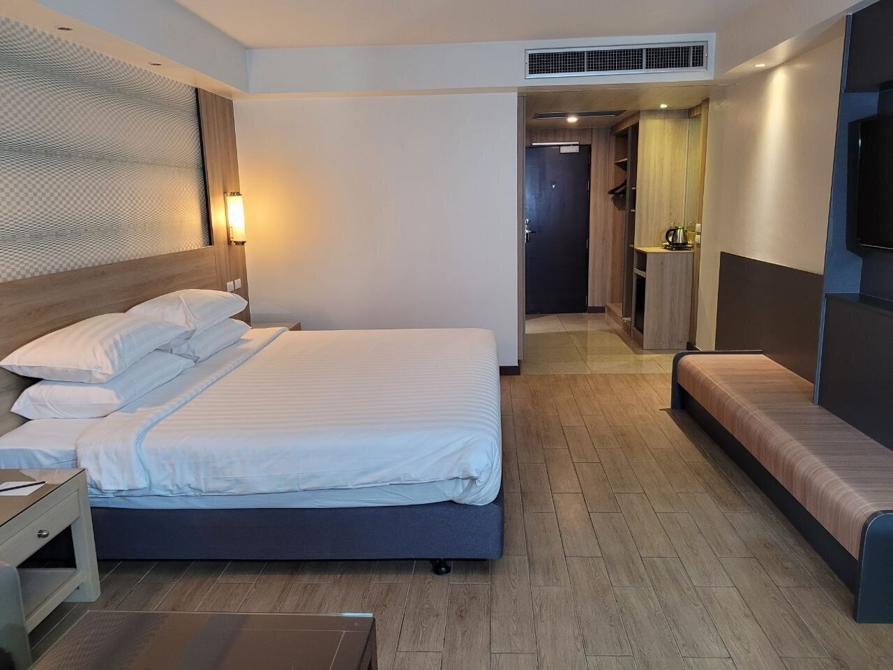 GRAND, KING BED