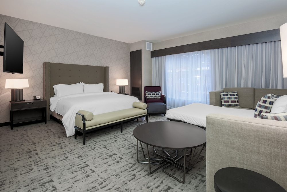 DOUBLETREE BY HILTON EVANSVILLE 11/74