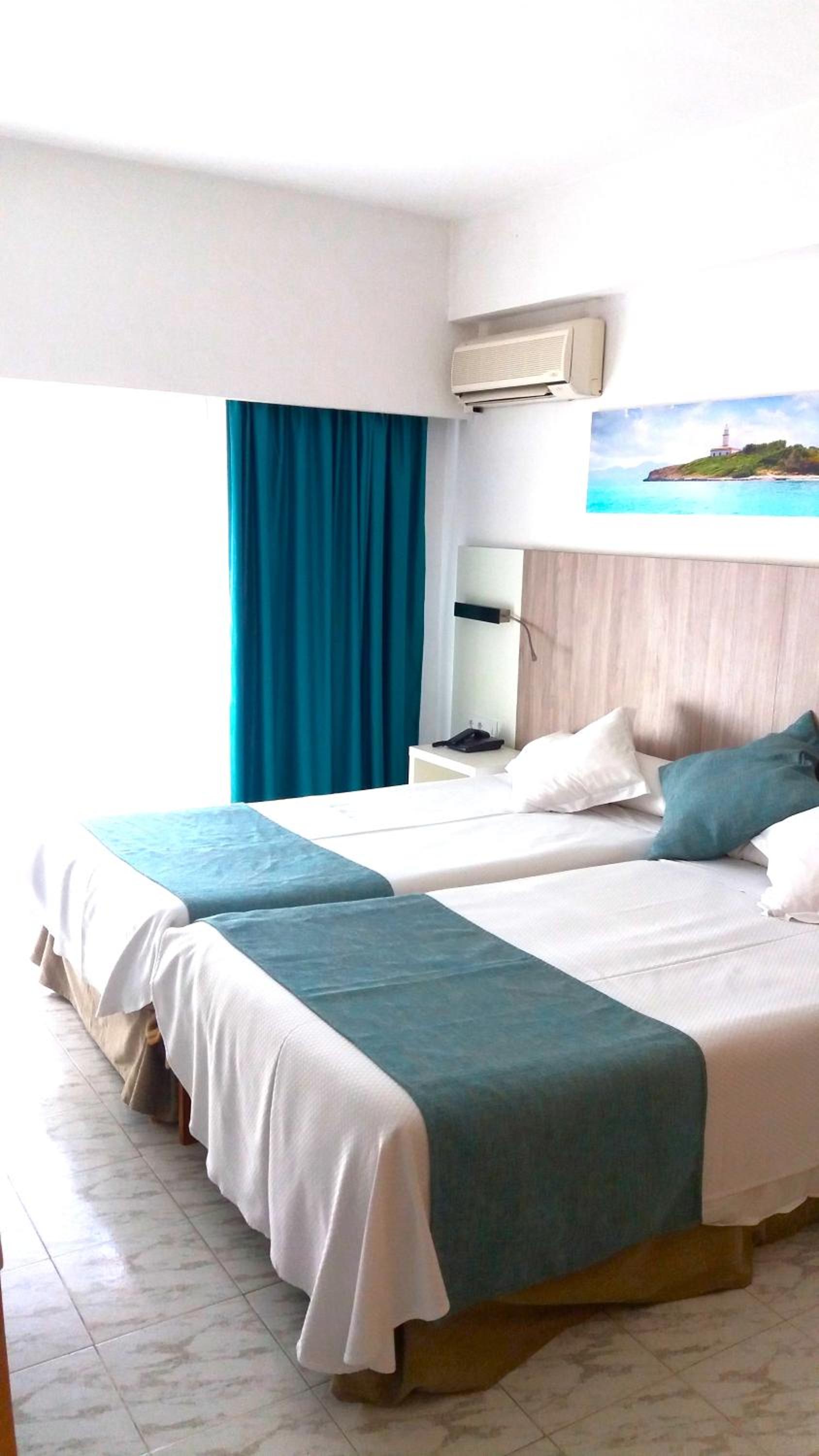 ROOM, DOUBLE OR TWIN BED