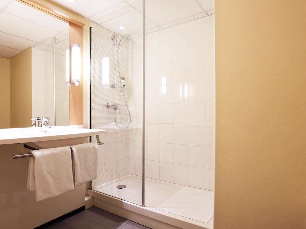 Ibis Charleville Mezieres 10/53