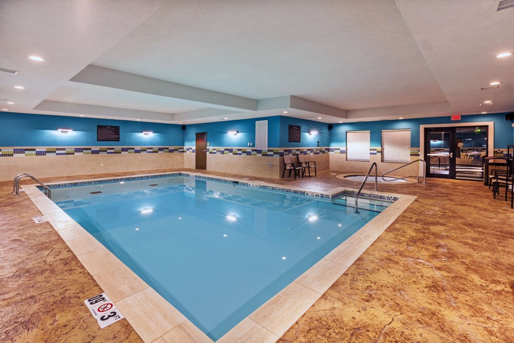 Hampton Inn and Suites Claremore Ok 33/71